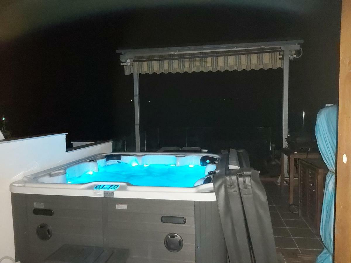 Luxury Apartment By The Sea With Private Whirlpool And Terrace 50M2 Posedarje Exterior foto