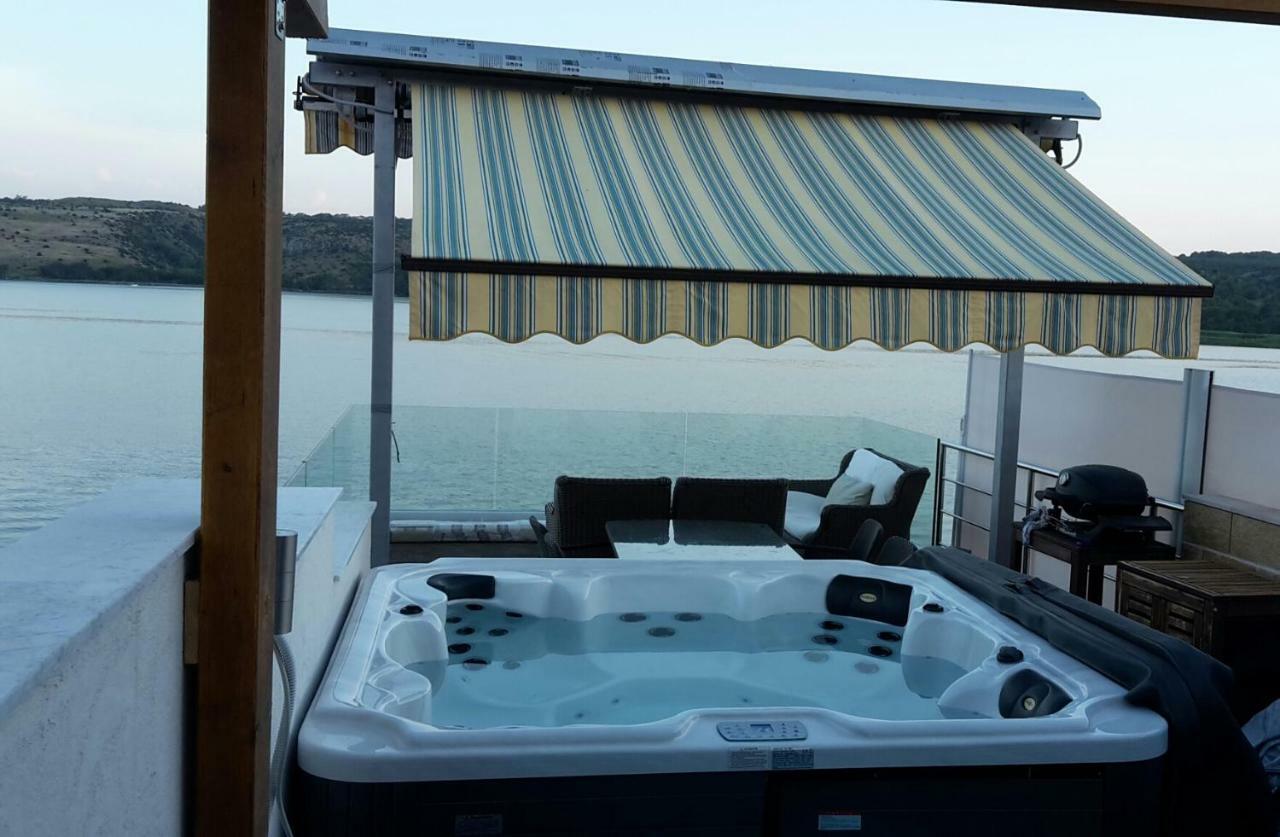 Luxury Apartment By The Sea With Private Whirlpool And Terrace 50M2 Posedarje Exterior foto